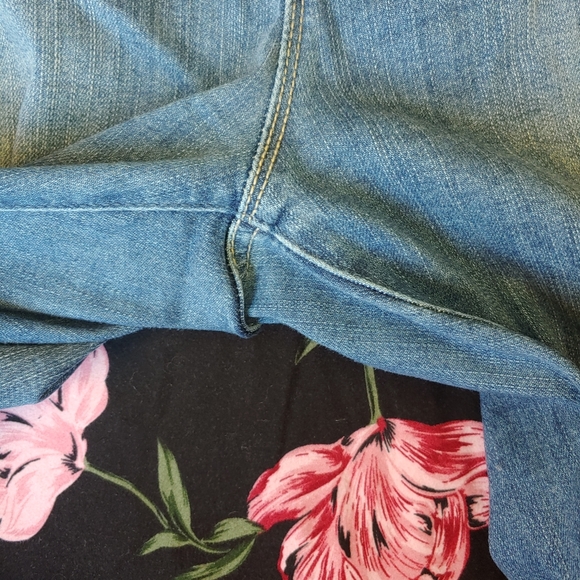 Torrid Crop Bombshell Straight Premium Stretch Distressed High Rise Jean 20 NWOT - Picture 7 of 11